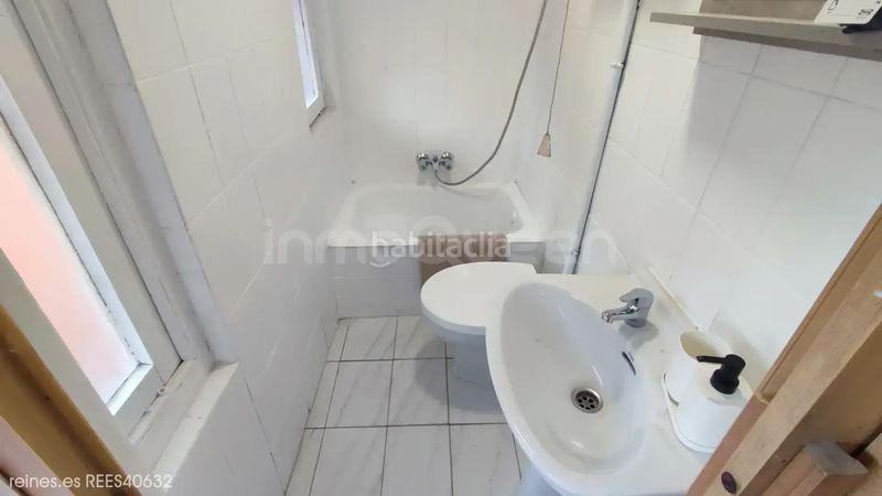 Foto be515ef2-aaf9-4d18-af1e-487264acbd8c. Casa adossada a Santa Marina - Polígono Mieres