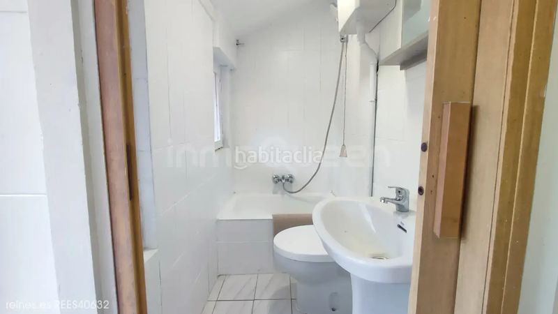 Foto ebc44652-b71f-4c2e-bf3d-80152e22e73c. Casa adossada a Santa Marina - Polígono Mieres