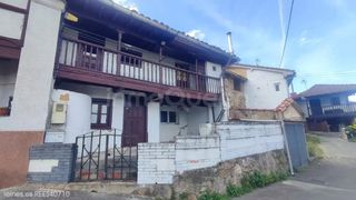Casa aparellada  N/a. Venta de chalet pareado en morcín  rees40710
