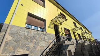 Casa aparellada  N/a. Venta de chalet pareado en mieres  rees40845
