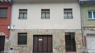 Casa adossada  N/a. Venta de chalet adosado en mieres  rees40625