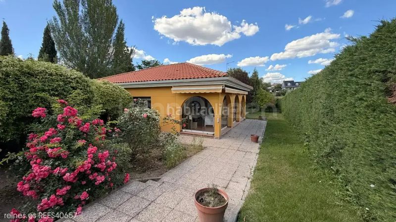 Foto 5b7f39c6-6d5a-465d-904a-2decc7cd0219. Casa amb calefacció aparcament a Campodón-Ventorro del Cano Alcorcón