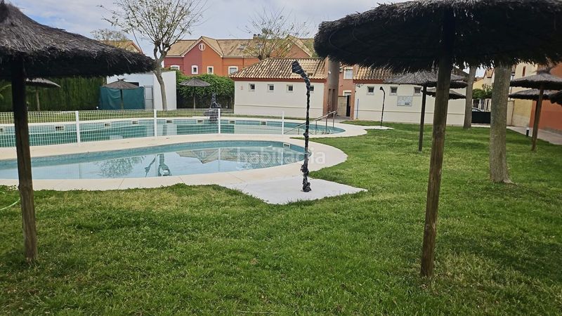 Foto 063990a9-406d-4989-9861-41221e29f667. Casa adossada amb aparcament piscina a Benacazón