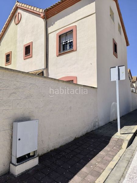Foto aa48affb-2dd9-4dc4-9725-d016480a5433. Casa adossada amb aparcament piscina a Benacazón