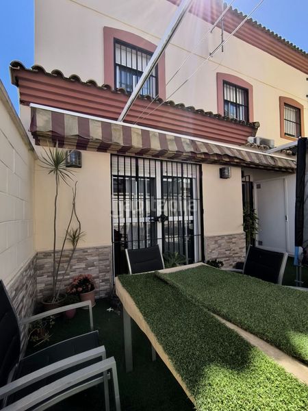 Foto b2272dd7-60ac-4308-a9ee-d902e2c92c6d. Casa adossada amb aparcament piscina a Benacazón