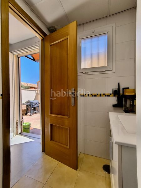 Foto be29227c-dbf9-4dbd-8d46-b4bc5a194d9a. Casa adossada amb aparcament piscina a Benacazón