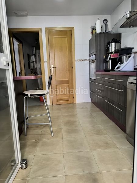 Foto f85c263c-010e-41da-ab1d-6853d2811e55. Casa adossada amb aparcament piscina a Benacazón