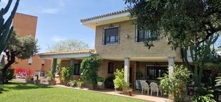 Chalet  Colina blanca. Chalet en venta en urbanizaciones, 5 dormitorios.