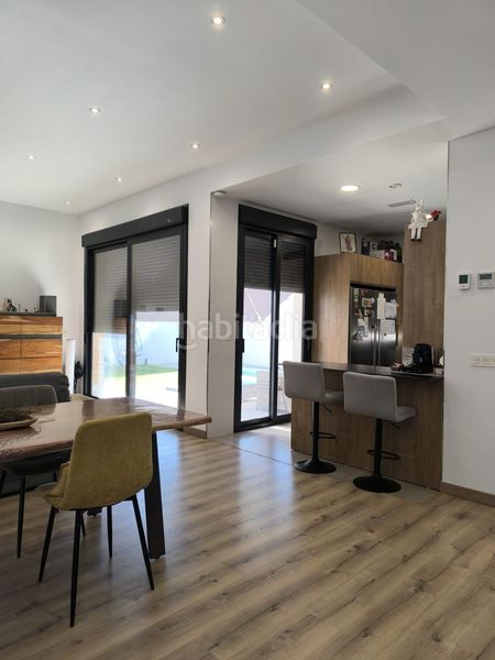 Foto 5ac073d6-6d3c-4947-8b47-4714cf2c62a3. Chalet  en venta , 4 dormitorios. en Umbrete