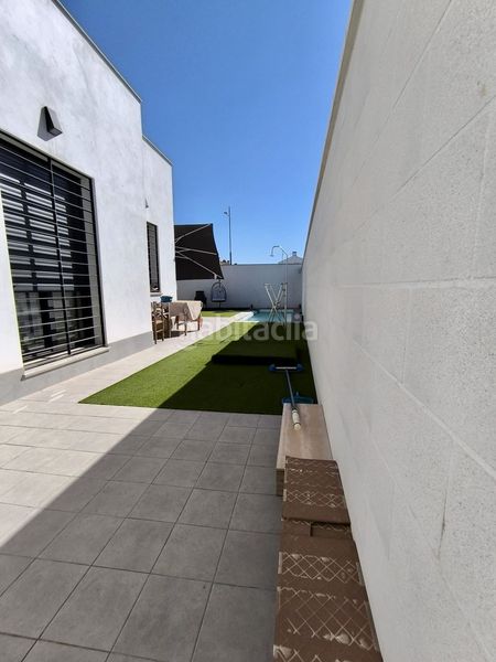 Foto 77e624cf-9b2a-45d8-9800-34f39779392e. Chalet  en venta , 4 dormitorios. en Umbrete