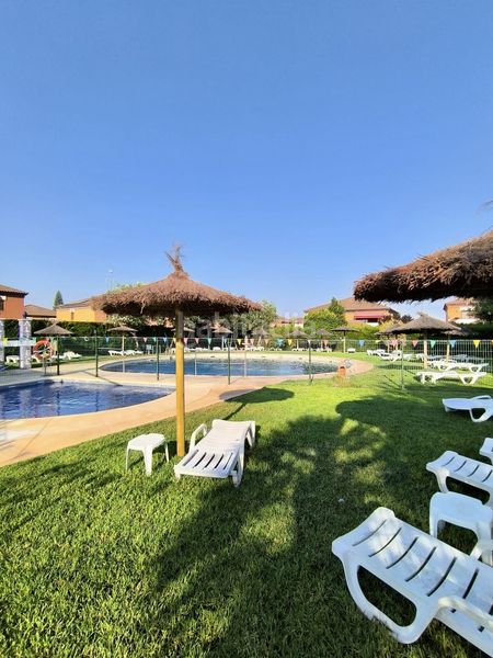 Foto 4fe2a9d8-a029-4e6c-b261-a2ba67e9aed1. Xalet amb piscina a Umbrete