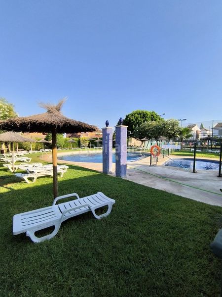 Foto 9aff6cc1-082d-4da3-8def-93ece5e7aa49. Xalet amb piscina a Umbrete