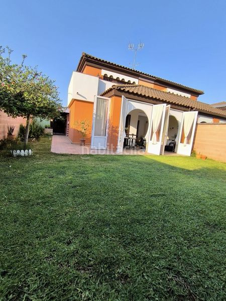 Foto c563af4a-5008-4478-bec6-5edae47cfba1. Xalet amb piscina a Umbrete