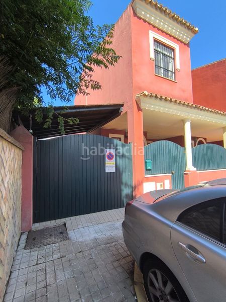 Foto 128b18f9-3816-4b55-8c22-a6e0f76233ed. Casa adossada amb aparcament a Umbrete