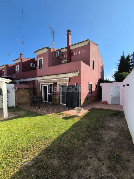 Foto 173c042e-b7d7-4eee-94e5-c9e640cc7a10. Casa adossada amb aparcament a Umbrete