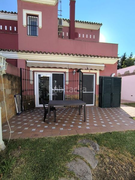 Foto 6f2e1747-87c7-44b5-a7d8-6b335005618a. Casa adossada amb aparcament a Umbrete