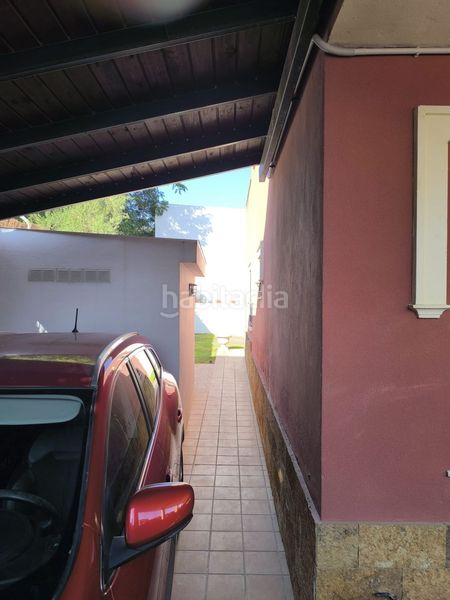 Foto 796f8467-4c60-4017-8dbd-3f4967d2df6b. Casa adossada amb aparcament a Umbrete