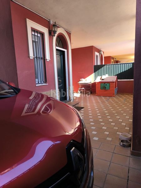 Foto c2776226-fa7e-4a91-bc8e-a07481315440. Casa adossada amb aparcament a Umbrete