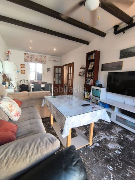 Foto d600bab5-d64b-4a1c-bbec-03200e58e059. Casa adossada amb aparcament a Umbrete