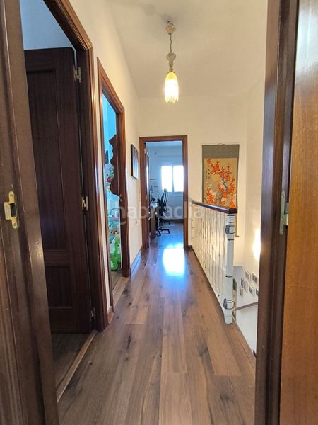 Foto e15effa3-d583-43e9-bf95-524bab07c9c2. Casa adossada amb aparcament a Umbrete
