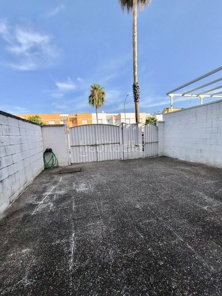 Foto a519b62d-5f0c-41dc-b6e5-cf6e6878b11d. Casa adossada a Gerena