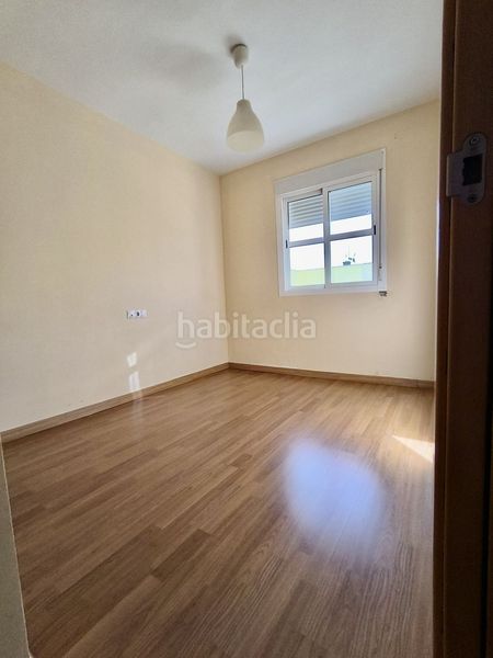 Foto dedb6fd4-2bf2-401b-9eb1-aa0059832c6e. Casa adossada a Gerena