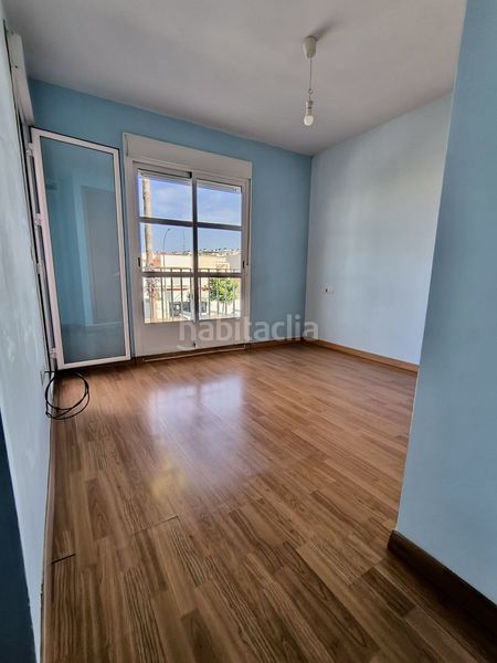 Foto ef982593-d464-467f-b5df-6044eaeb07a5. Casa adossada a Gerena