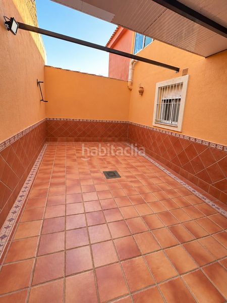 Foto 1832700a-a3fb-42e4-a79b-437ec131760d. Casa adossada amb aparcament a Mairena del Alcor