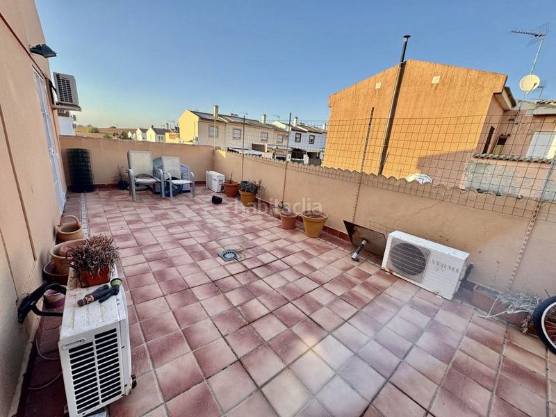 Foto 40343a0a-8182-4877-9d11-7851e49c112d. Casa adossada amb aparcament a Mairena del Alcor