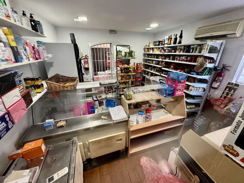 Foto a6bb73ad-7a1e-4a21-aa66-327878356f6d. Casa adossada amb aparcament a Mairena del Alcor