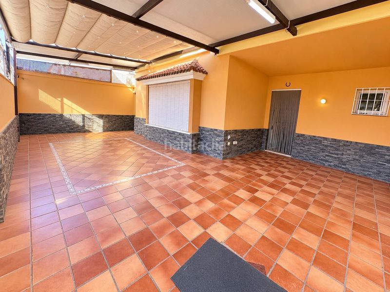 Foto acbed549-1747-4e9d-92df-5d2278252a3a. Casa adossada amb aparcament a Mairena del Alcor