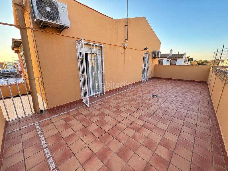 Foto ff24ac05-598b-4ac2-bc0b-5d1ec29901ad. Casa adossada amb aparcament a Mairena del Alcor