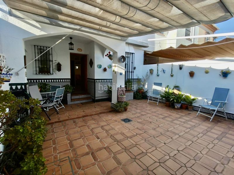 Foto be9be2f4-11d7-47d6-8b4e-1d90730d1274. Casa con piscina in Las Almenas Tomares
