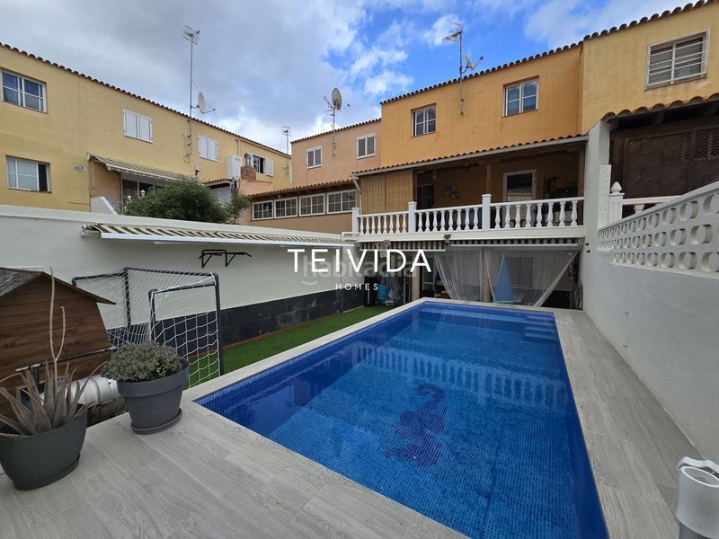 Foto e84105c8-b4c8-4b74-8ac8-f9c587f6a794. Casa adossada amb aparcament piscina a Guaza Arona