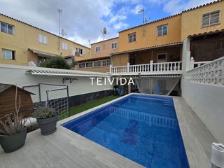 Casa adossada  Calle amelga. Villa adosada con piscina privada, terrazas y garaje en cho!