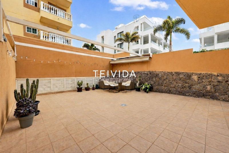 Foto 355419bc-b578-40a5-a5f5-88594df759b8. Pis amb aparcament piscina a Palm - Mar Arona