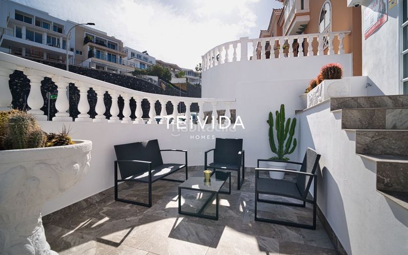 Foto 4570f63f-33d2-4776-8093-08603aacd19c. Casa adossada amb aparcament a San Eugenio Alto Adeje