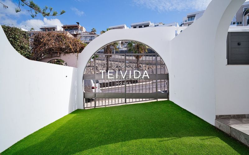 Foto 05eb8f60-f859-4abe-9637-d4e07ef70d8b. Casa adossada amb aparcament a San Eugenio Alto Adeje