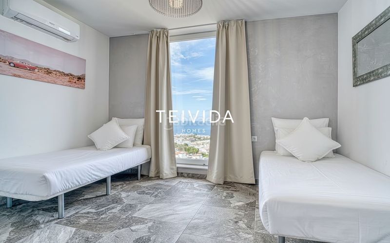 Foto 114e8197-65d5-48ce-82e5-16d76f47de44. Casa adossada amb aparcament a San Eugenio Alto Adeje