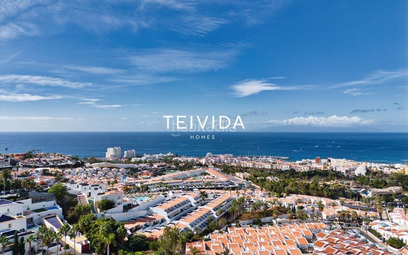 Foto 20d54a2d-e996-4dd2-8abe-b09dc09f2e52. Casa adossada amb aparcament a San Eugenio Alto Adeje