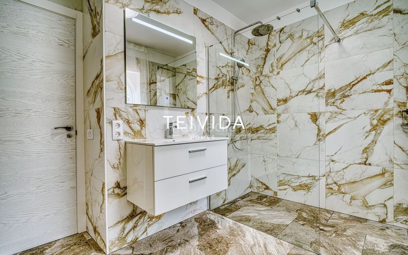 Foto 45b3693d-142a-4307-b595-4d873fd74b54. Casa adossada amb aparcament a San Eugenio Alto Adeje