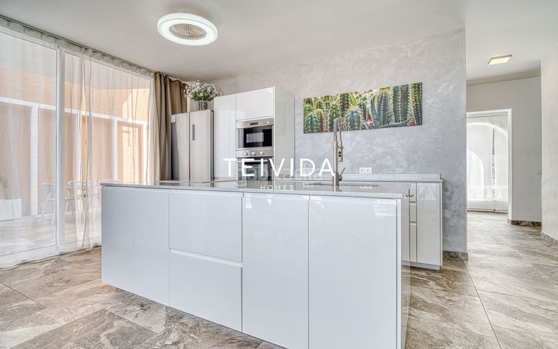 Foto 62cce4a8-0062-4142-81de-67fb2008c9c7. Casa adossada amb aparcament a San Eugenio Alto Adeje