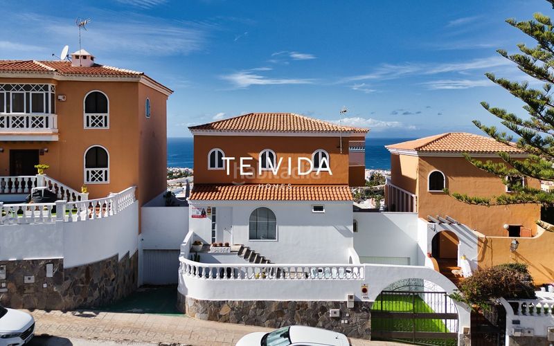 Foto 632cd42f-0f8a-4e9c-bf1a-622f63b0c2b2. Casa adossada amb aparcament a San Eugenio Alto Adeje