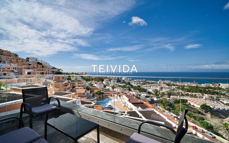 Foto 633870a4-ccf3-4a78-bedd-ebf9948ee4b0. Casa adossada amb aparcament a San Eugenio Alto Adeje