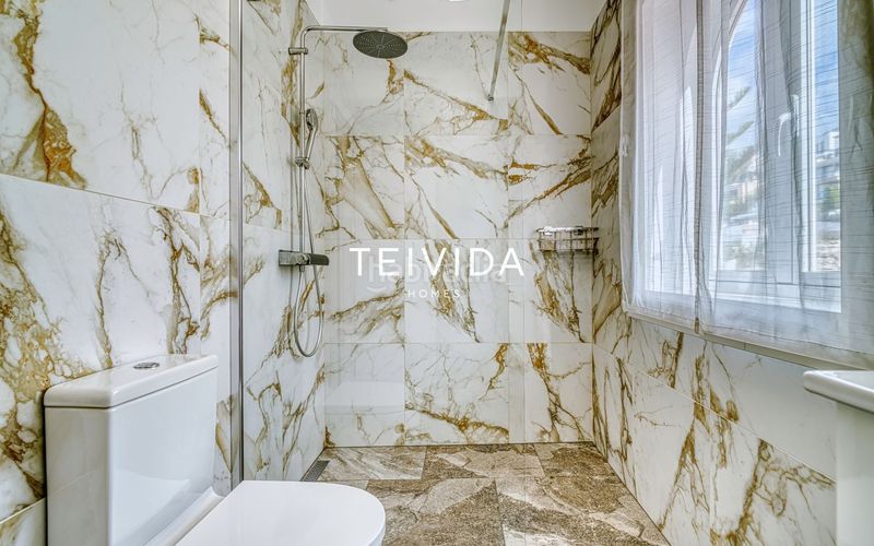 Foto 7a87860c-820f-4cde-be93-ada1c5dab17e. Casa adossada amb aparcament a San Eugenio Alto Adeje