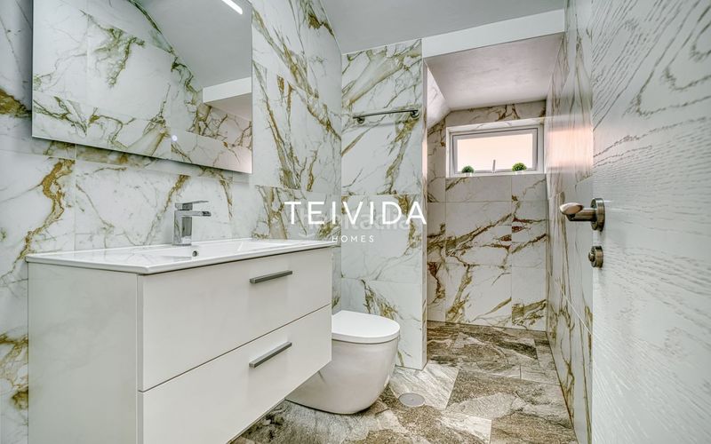 Foto 8caea990-4cf5-47de-bbed-dfbb31ba1cc5. Casa adossada amb aparcament a San Eugenio Alto Adeje