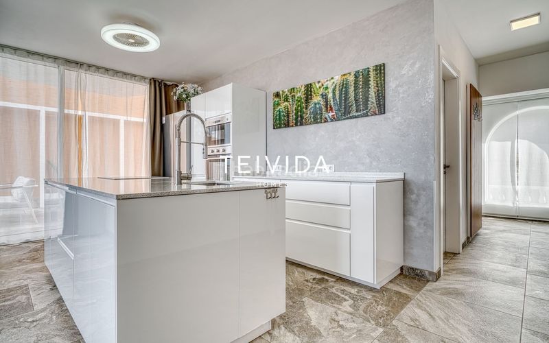 Foto 9709c1c5-1ac3-4a6c-b66b-4352b3eda906. Casa adossada amb aparcament a San Eugenio Alto Adeje