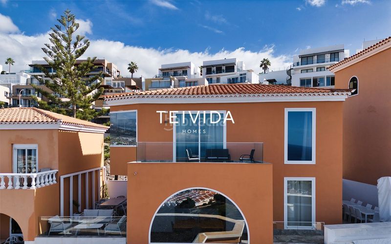 Foto c641b72a-49ab-4bf4-88f0-47973ad13636. Casa adossada amb aparcament a San Eugenio Alto Adeje