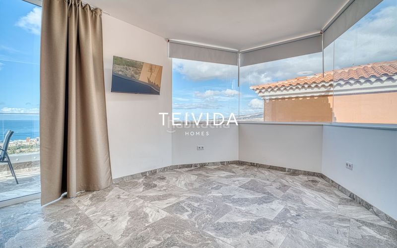 Foto c850be0c-87a7-4471-8691-5ceb167ac450. Casa adossada amb aparcament a San Eugenio Alto Adeje