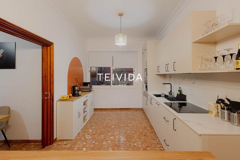 Foto 11fa8f21-6b75-4f29-8649-d0ea39a9dc6c. Edifici a Guía de Isora interior Guía de Isora